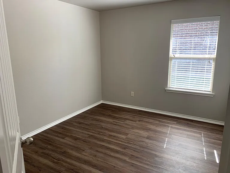 328 Carlyle St — Photo 19