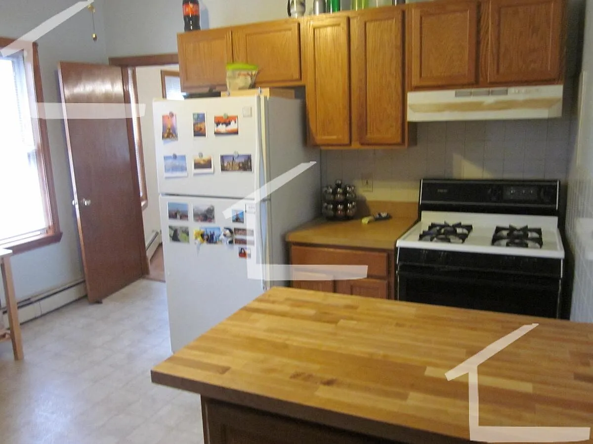 3 bed, 1.0 bath, $3,600 — Photo 3