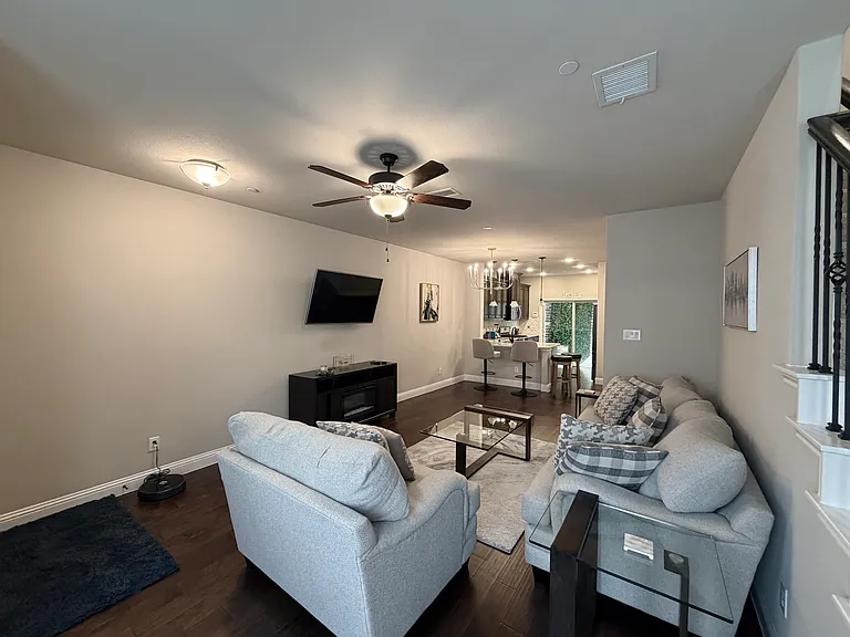 305 Tottenham Ct — Photo 9