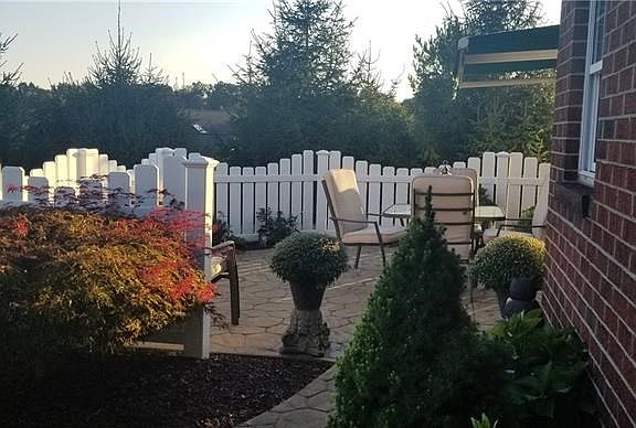3rd image of 5106 Hemlock Ln