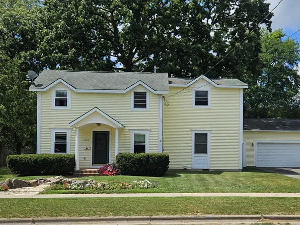 1026 Lincoln Lake Ave SE, Lowell, MI 49331