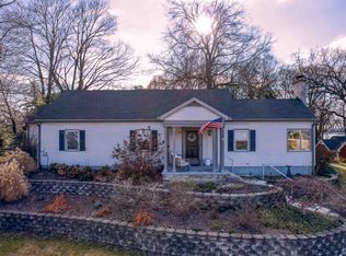 102 8th St, Henderson, KY 42420