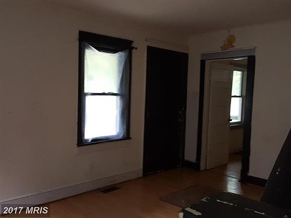 3rd image of 813 N Royal Ave