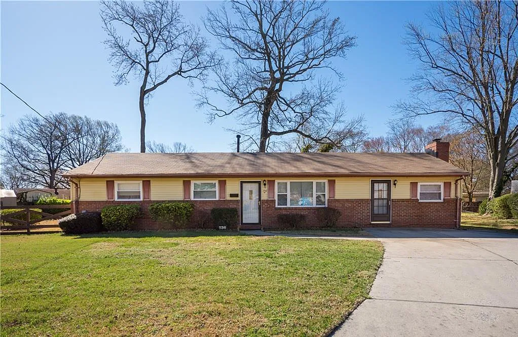 4 bed, 1.5 bath, 1556 sqft, $2,300 — Photo 1