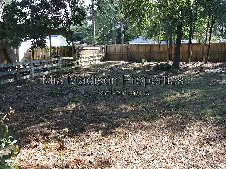201 Sea Island Dr — Photo 4