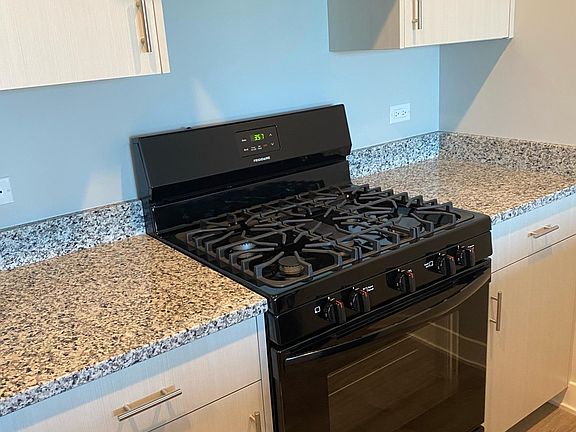 4th image of 3210 S Archer Ave #407