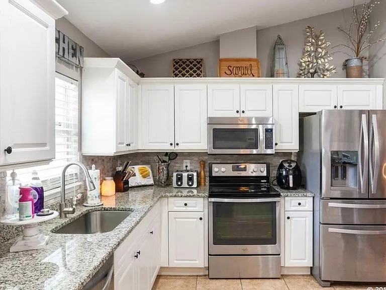 8404 SW 66th Ln — Photo 2