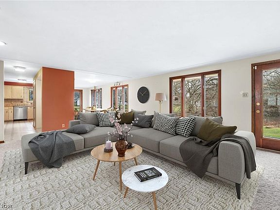 3rd image of 43 Lakeview Dr