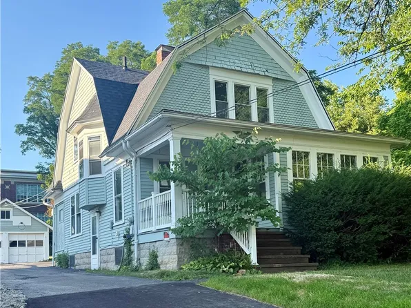 73 E Washington St, Chagrin Falls, OH 44022