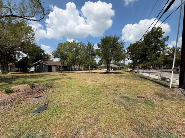 5875 Reed Rd, Houston, TX 77033