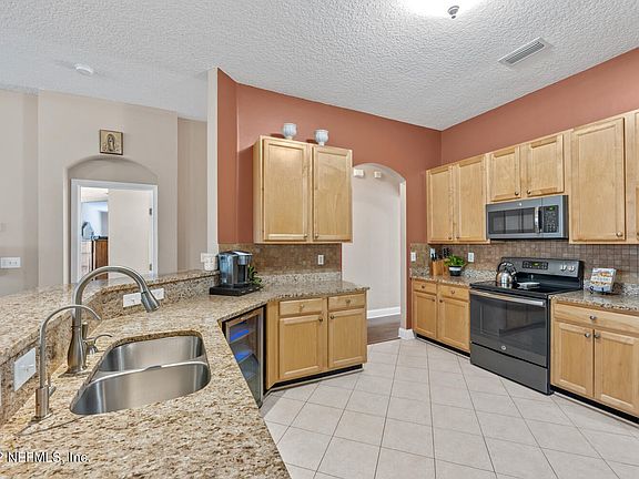 2nd image of 12208 Lake Fern Dr E