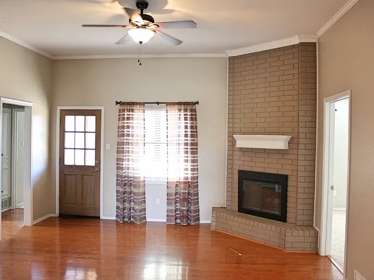 9616 Dover Ave — Photo 2