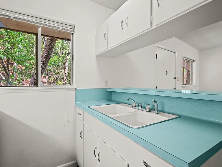 1801 Westlake Dr Apartments — Photo 22