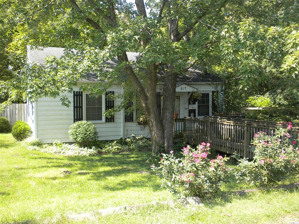 1st image of 817 N William St