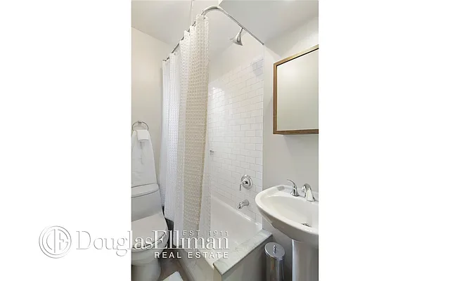Sold by Douglas Elliman | media 21