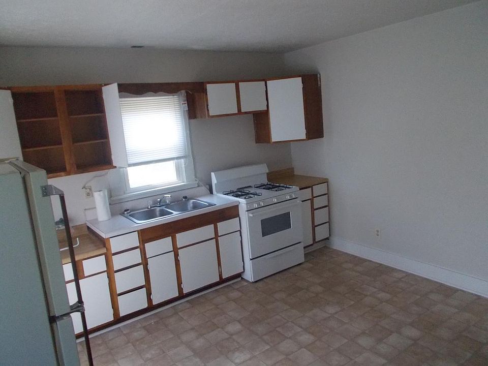 2nd image of 220 Dempsey St