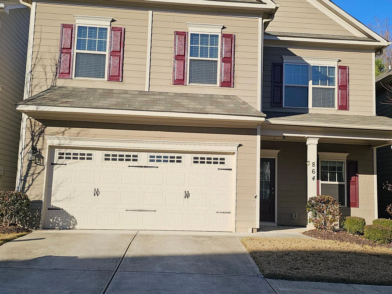 4 bed, 2600 sqft, $2,400 — Photo 2
