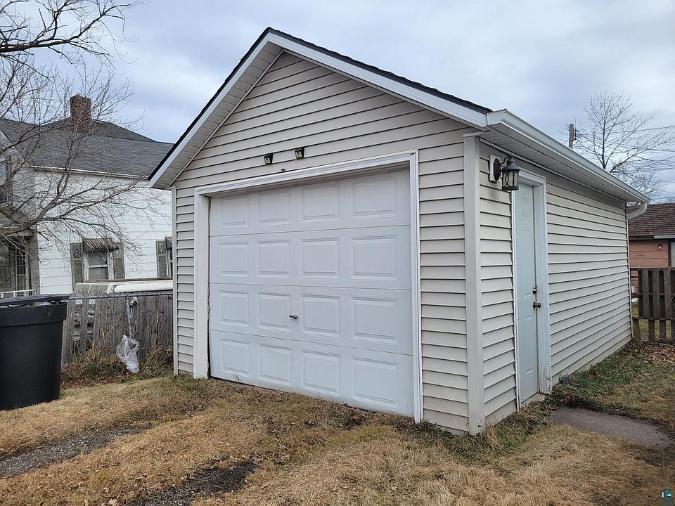 1021 N 8th St, Superior, WI 54880 | Zillow