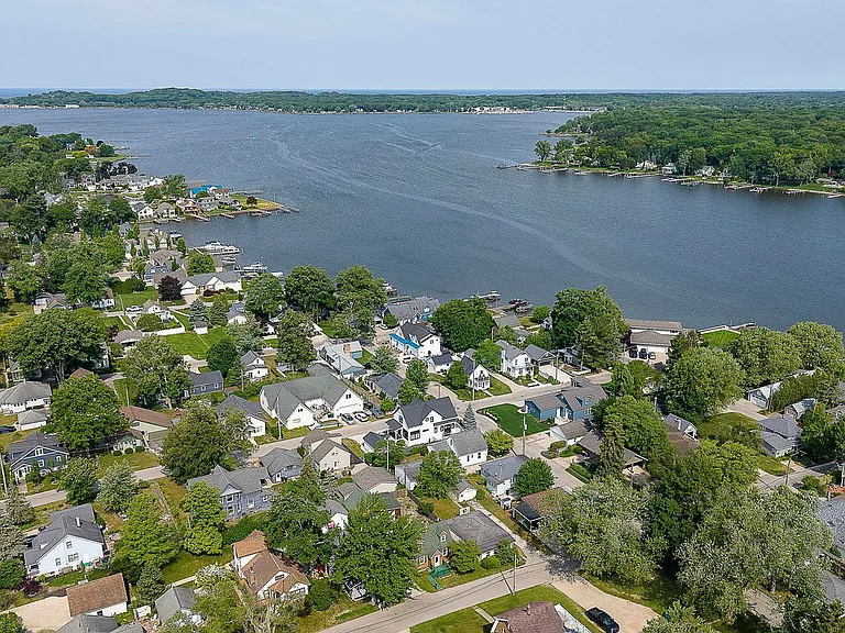 1190 Lakeview Dr — Photo 31