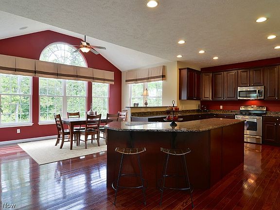 4th image of 320 S/l N Ashwood Ln