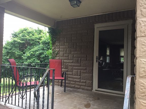 2nd image of 122 Murray St
