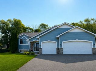 2733 Galway Ct, Hudson, WI 54016