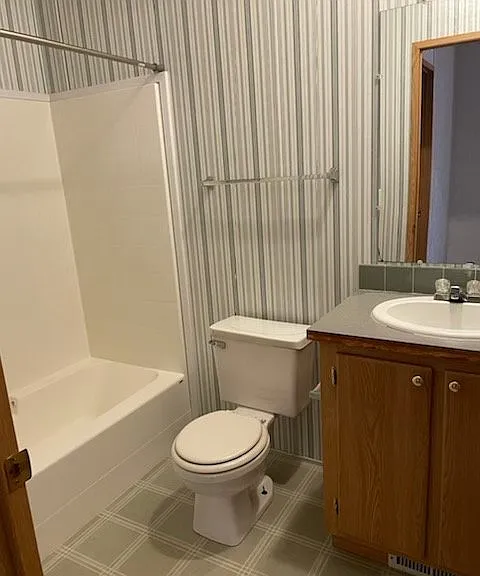 102 Green Tree Dr — Photo 2