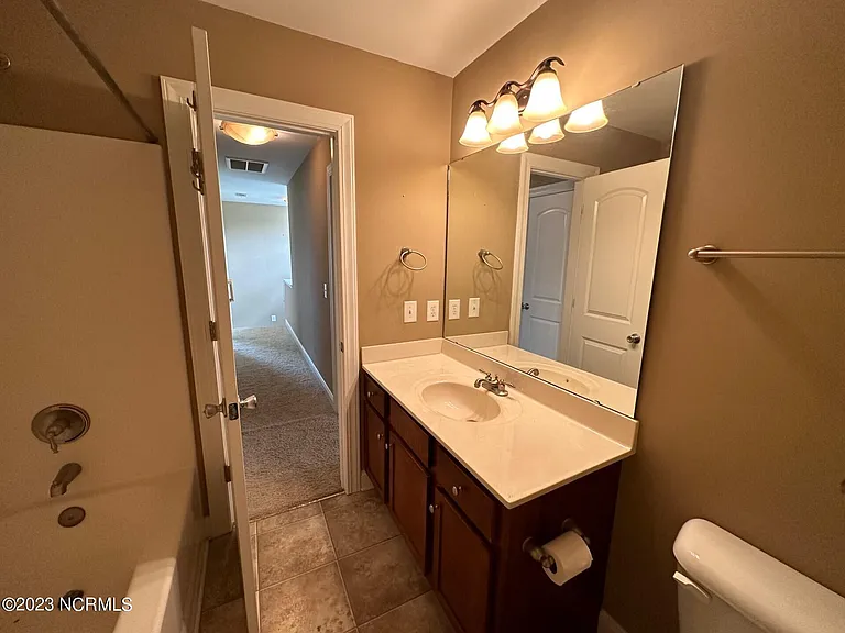 2533 Saddleback Dr #B — Photo 14