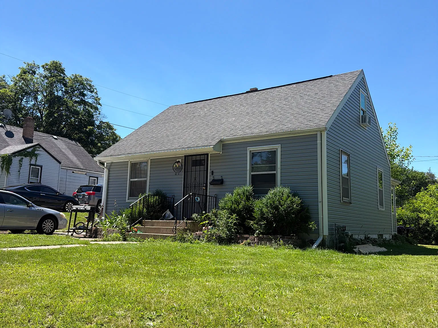 3 bed, 950 sqft, $1,300 — Photo 1