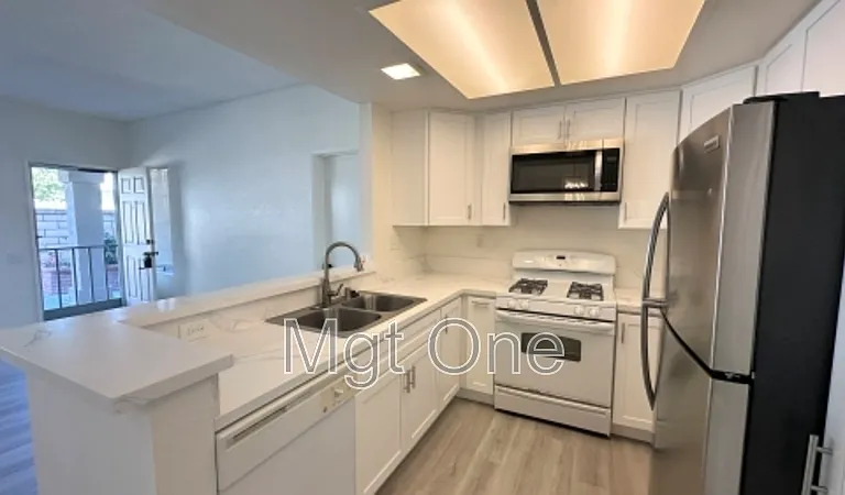 18902 Canyon Hill Dr — Photo 2