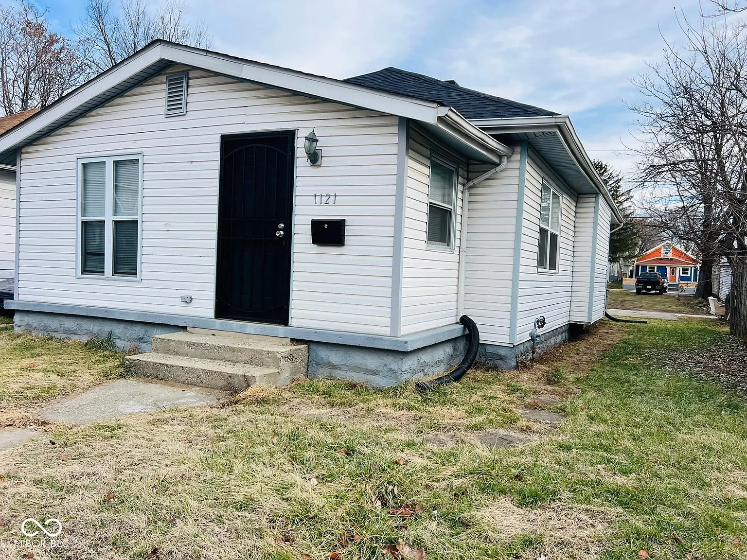 1121 N Belleview Pl photo 1