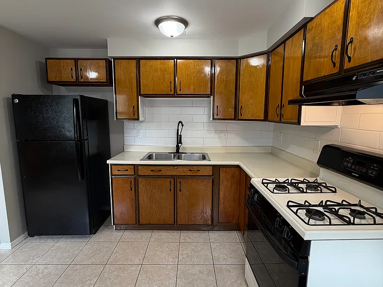 2504 Campbell Dr — Photo 9