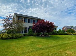 4250 Thornwood Ln, Williamsville, NY 14221
