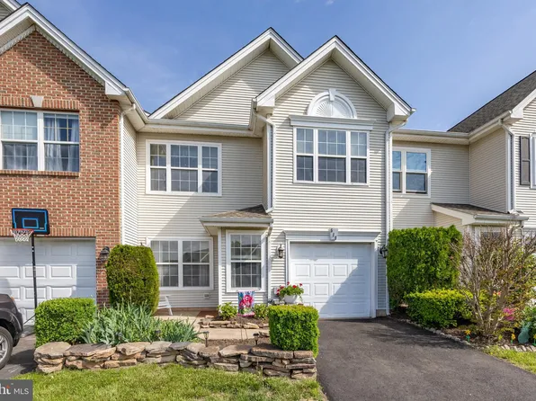 515 Musket Ct, Collegeville, PA 19426