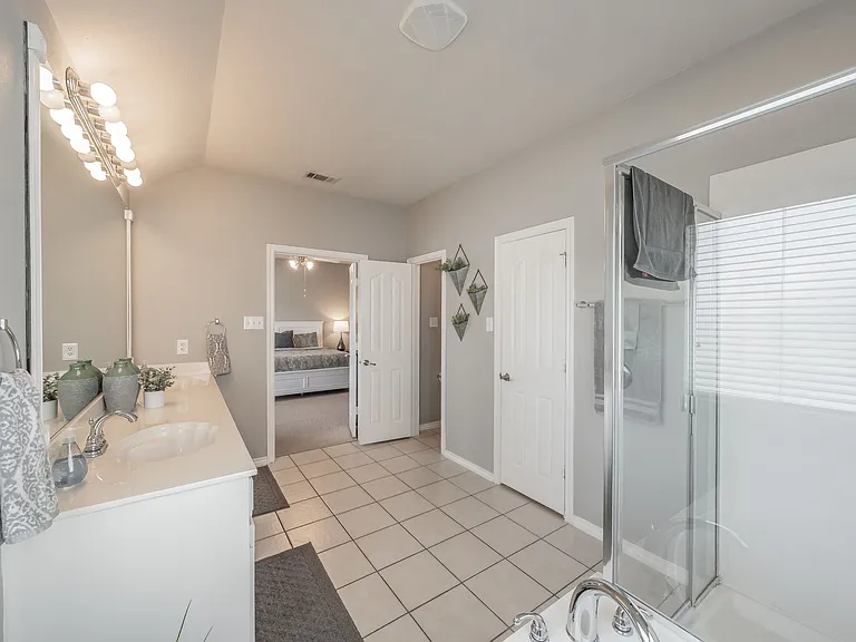 5112 Keating St — Photo 32