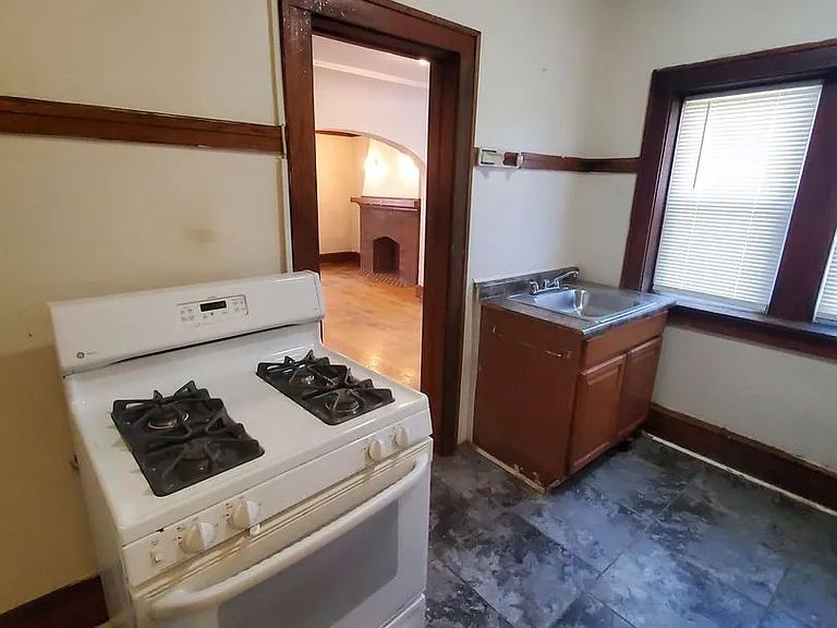 816 W. Greenfield Ave. - 19 Unit — Photo 8