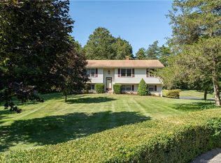 220 Highwoods Dr, Guilford, CT 06437