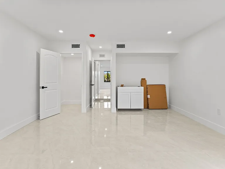 15920 NW 17th Ct — Photo 34