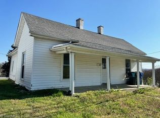 1077 S Main St, Mount Airy, NC 27030