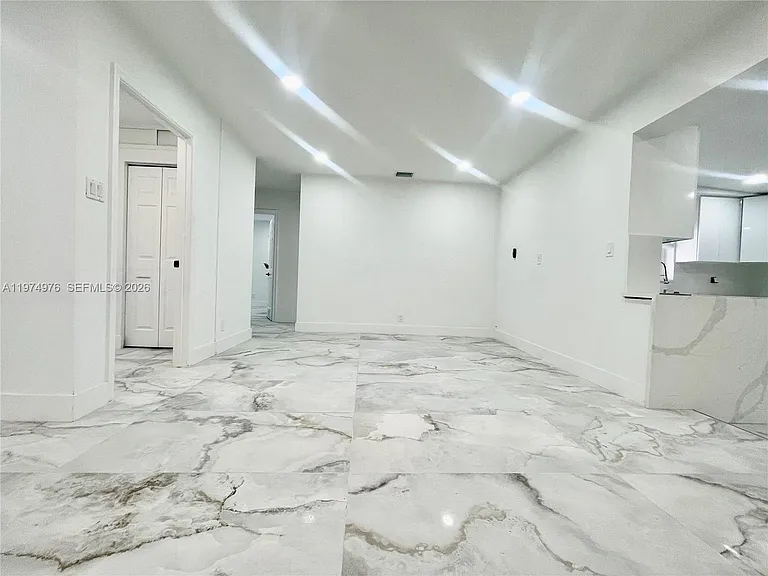 1649 NE 8th Ave — Photo 5