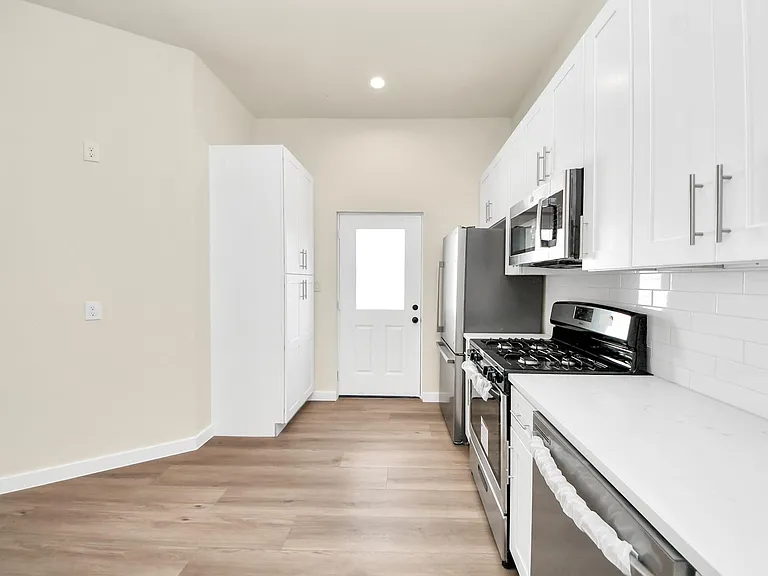 8025 Peachtree St #B — Photo 21
