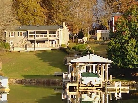 3rd image of 105 Cove Dr