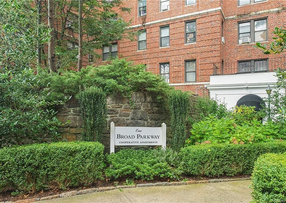 1st image of 1 Broad Park Way APT 7A