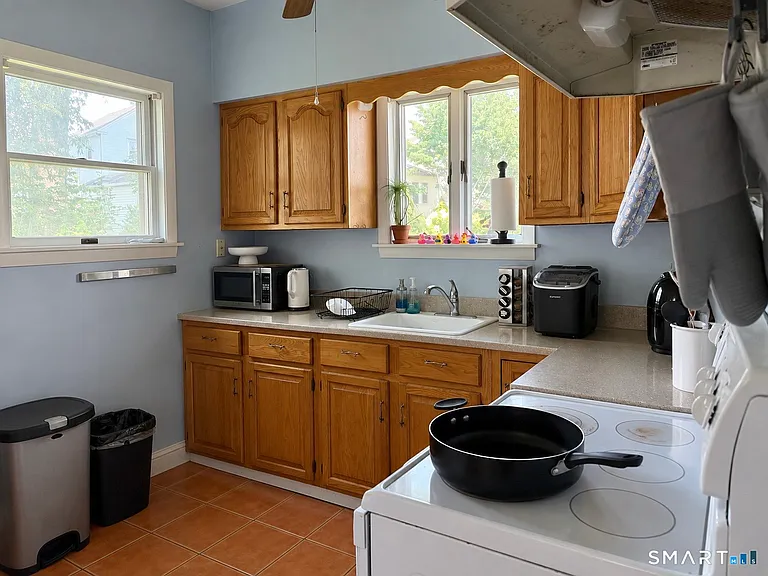 73 Hawthorne Ave — Photo 10