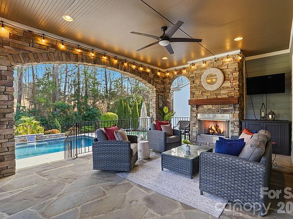 3rd image of 5029 Downing Dr