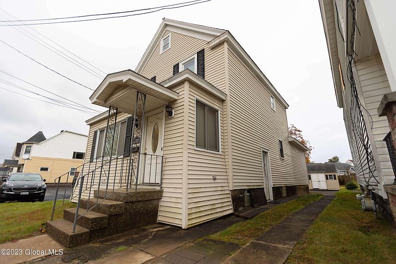 3rd image of 2221 Guilderland Avenue
