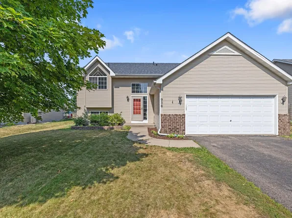 936 S Walnut St, Belle Plaine, MN 56011