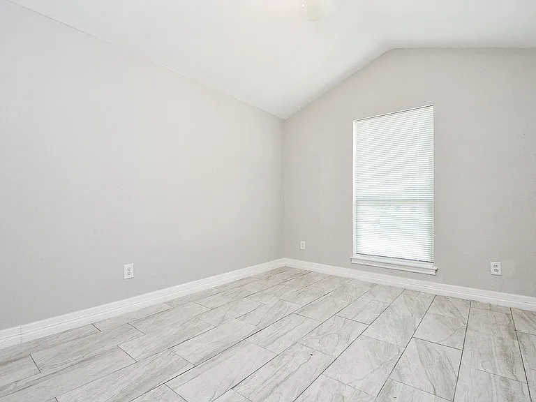 5811 Greencraig Dr — Photo 17