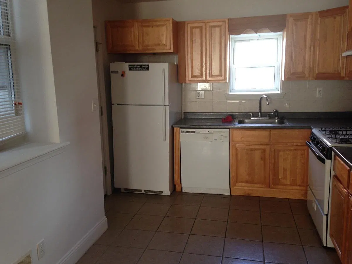 3 bed, 1014 sqft, $1,650 — Photo 2
