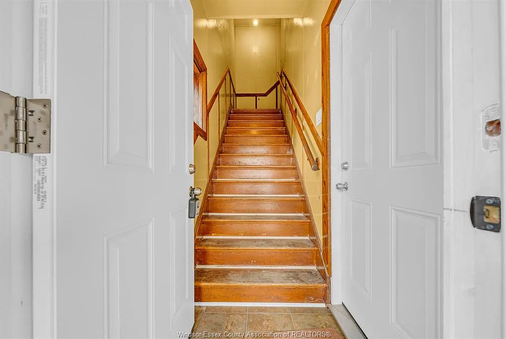 3 bed, $1,800 — Photo 2